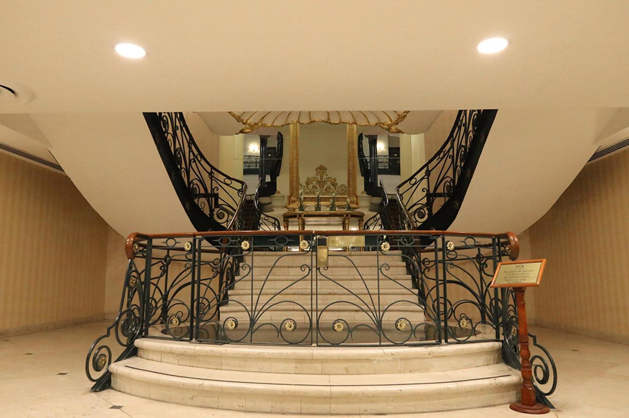 Gran Hotel Ciudad De Mexico Zocalo View מראה חיצוני תמונה The staircase of the hotel