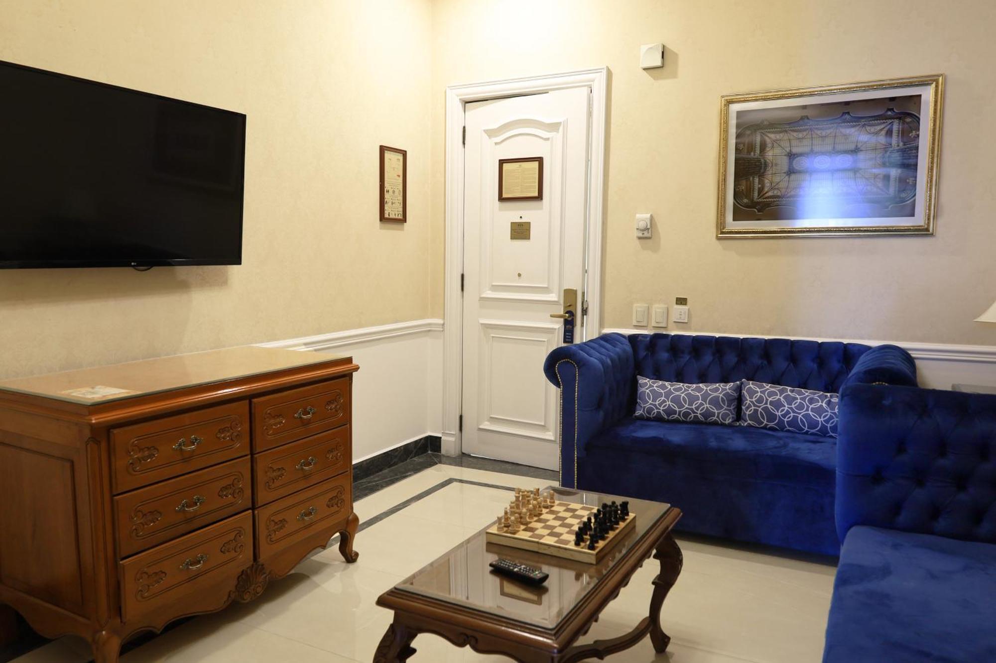 Gran Hotel Ciudad De Mexico Zocalo View מראה חיצוני תמונה A living room in a suite at the hotel
