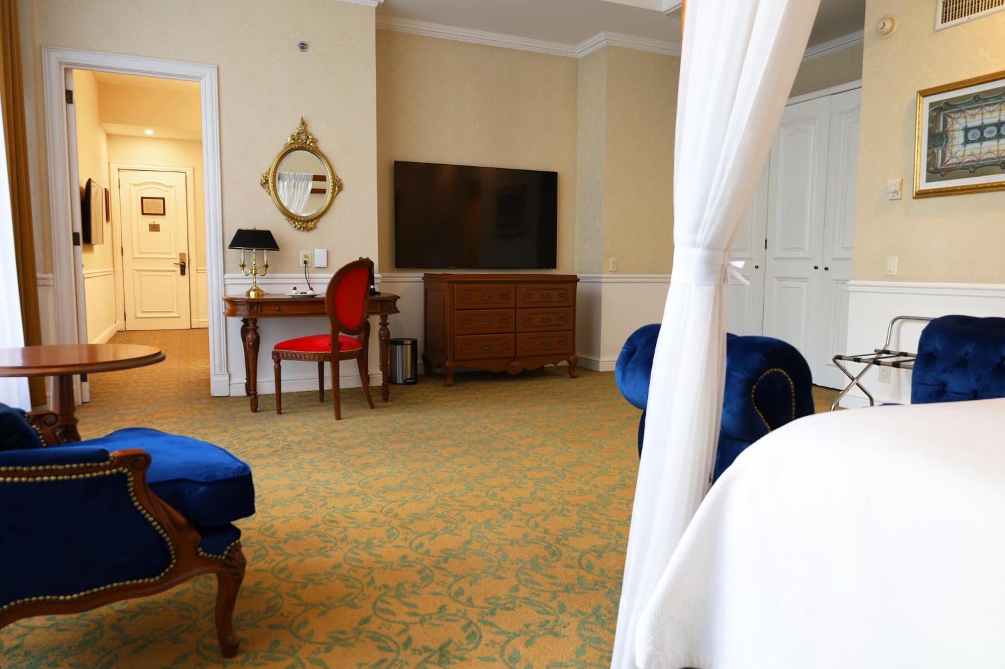 Gran Hotel Ciudad De Mexico Zocalo View מראה חיצוני תמונה A suite at the Ritz-Carlton, Boston